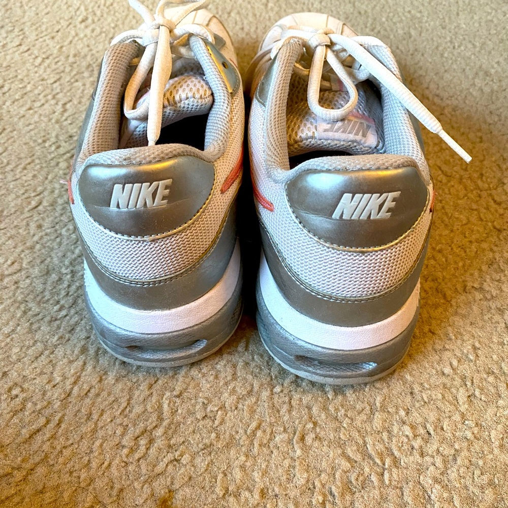 Nike 8 1/2 Mirabella Athletic Shoe